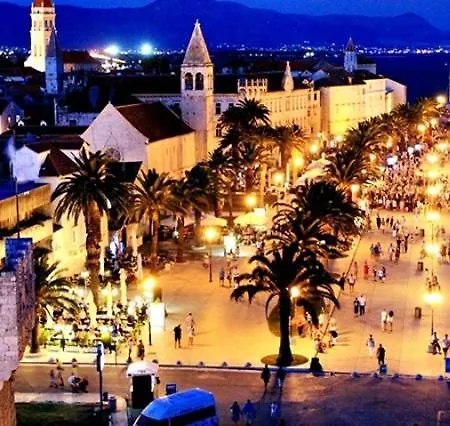 Bareta * Trogir