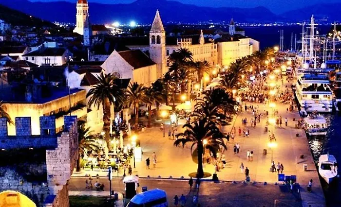 Bareta * Trogir