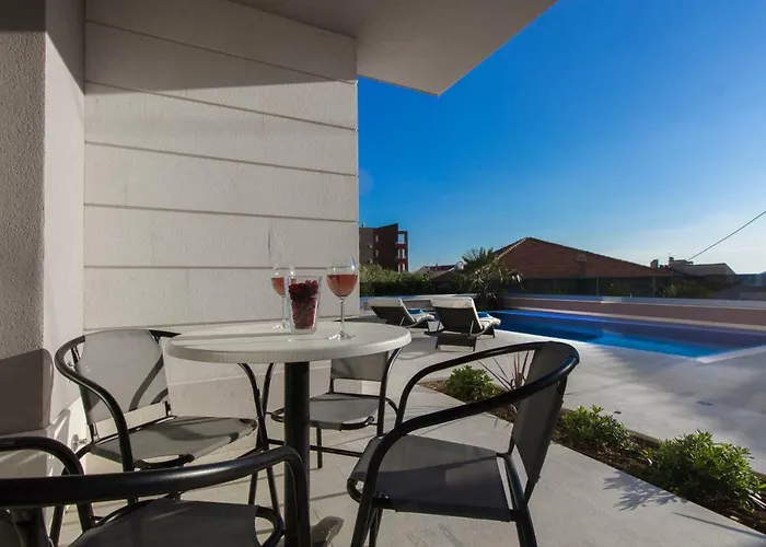 شقة Bareta تروغير