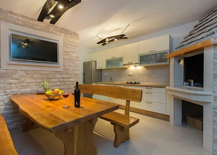 شقة Bareta تروغير