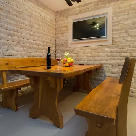 Bareta * Τρογκίρ